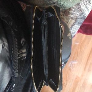I am selling a used Wallet I barely used